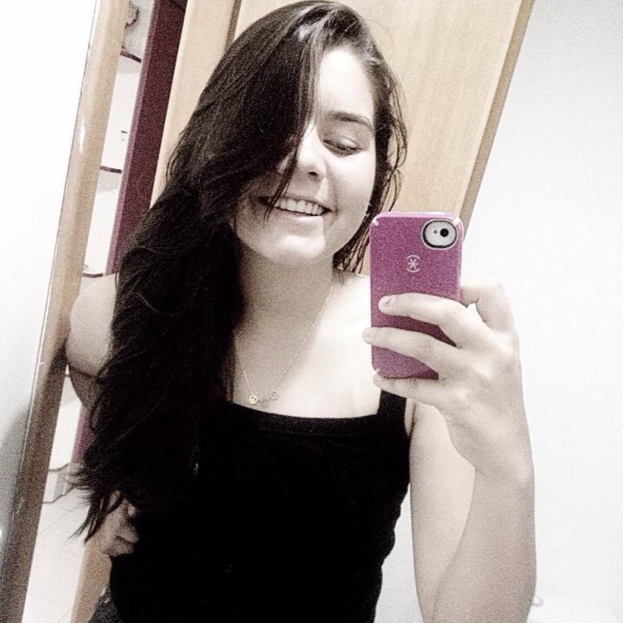 É vc, nao é mais ngm, nenhuma me faz sentir tao bem, eu te amo de vdd, sem exagero seu amor pra mim me completa por inteiro! Te amo irmã/Zé Mano