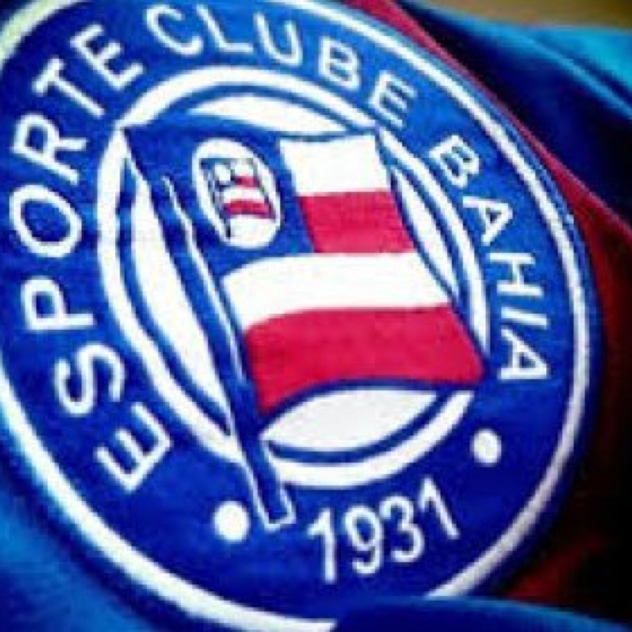 Twitter oficial de todo torcedor do BAHIA, o ESQUADRÃO TRICOLOR! Siga e #BORABAHEAMINHAPORRA