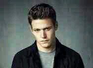 i am matt i am human i am frinds with everyone.{single rp 21+}