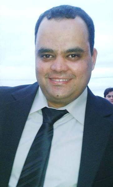 Extrovertido,gosto de futebol,musicas,reunião com os amigos,amo minha familia e minha namorada ^^