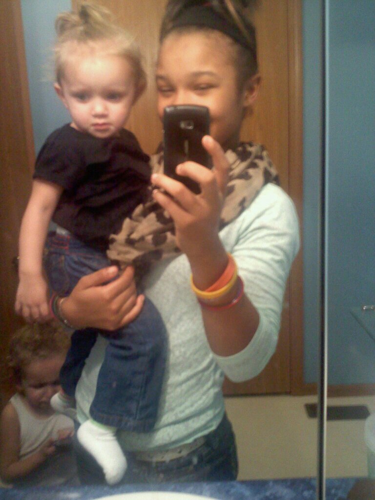 liltbird14's profile picture. follow me i follow bac