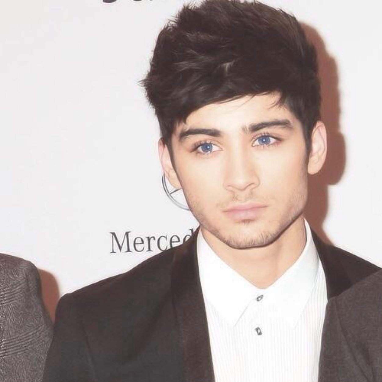 FREE FOLLOW FROM @WILDTHORNZARRY PLEASE FOLLOW ME AND ASK FOR A FOLLOW BACK ILYSM