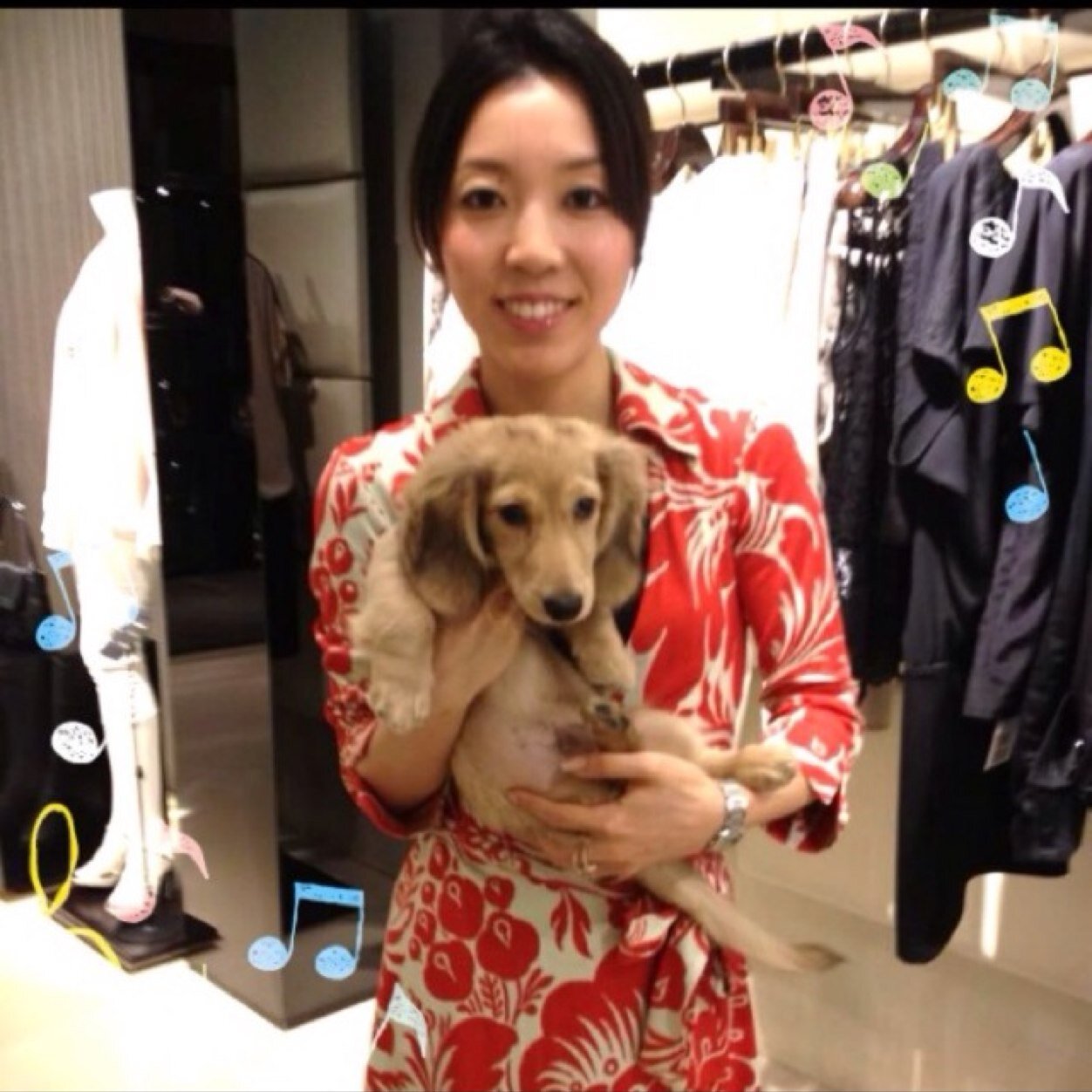 神戸出身、西新宿在住の小セレブです✨シャネル王子とゆう名前の犬を飼っており、美しい物、美味しい物が大好きです。自宅のテーマはベルサイユとITの融合で、趣味は海外旅行と美食です☺感性を大切に生きており、目指せ本物のセレブ‼️営業DMはご遠慮下さいませ。