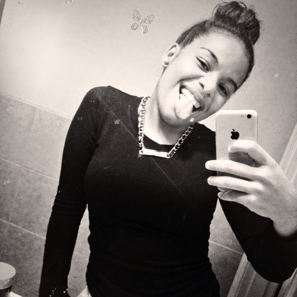 _JaySade's profile picture. Jazniece Rodriguez. 18. Senior at Franklin County. Living for Naji. ♥️♣️ #FlyerForever #FREEBERT