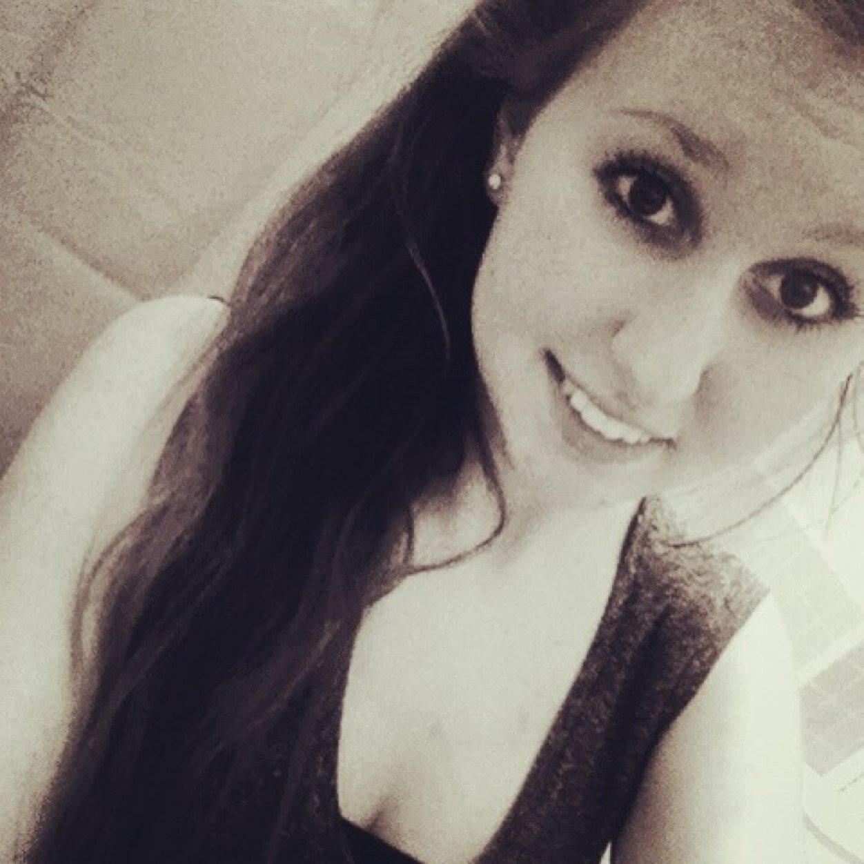 FOLLOW ME I FOLLOW BACK:D I LOVE one direction, 5 seconds of summer, the script and james arthur!!!!! @Luke5SOS follow me please!3
