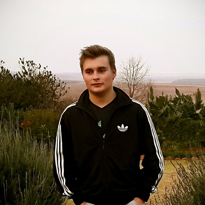 Obsessief,ongeduldig, impulsief, hou van skilpaaie,goeie tye en mense wat nie die lewe te ernstig vat nie, rebel sonder rede..