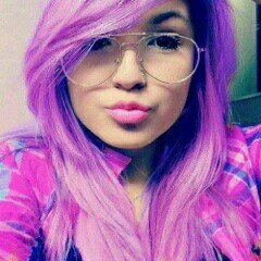 ame oque você tem agora antes que a vida ensine você amar oque você perdeu.........beijus amanda......