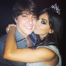 meu nome é larissa mais na fama sou conhecida como anitta gosto de pizza de ir para a praia e é isso sou assim
