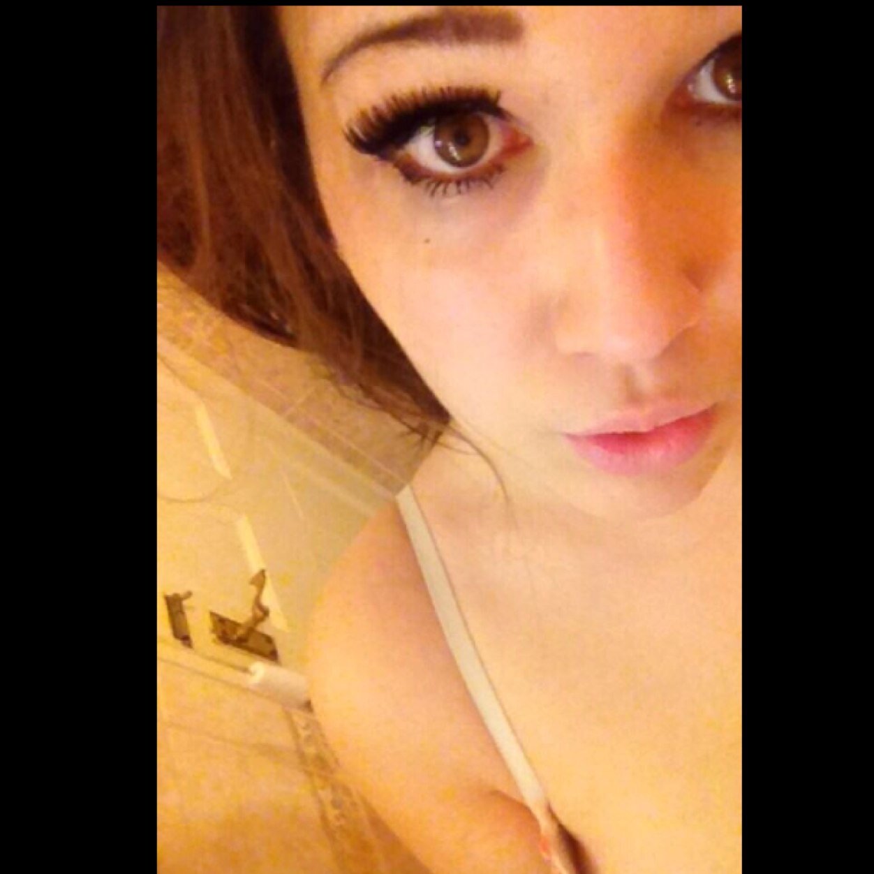 ells_world's profile picture. go and follow @planet_ell my new acc