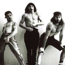 Um dia vou apertar a bunda do flea./fc da @pepperkiedis