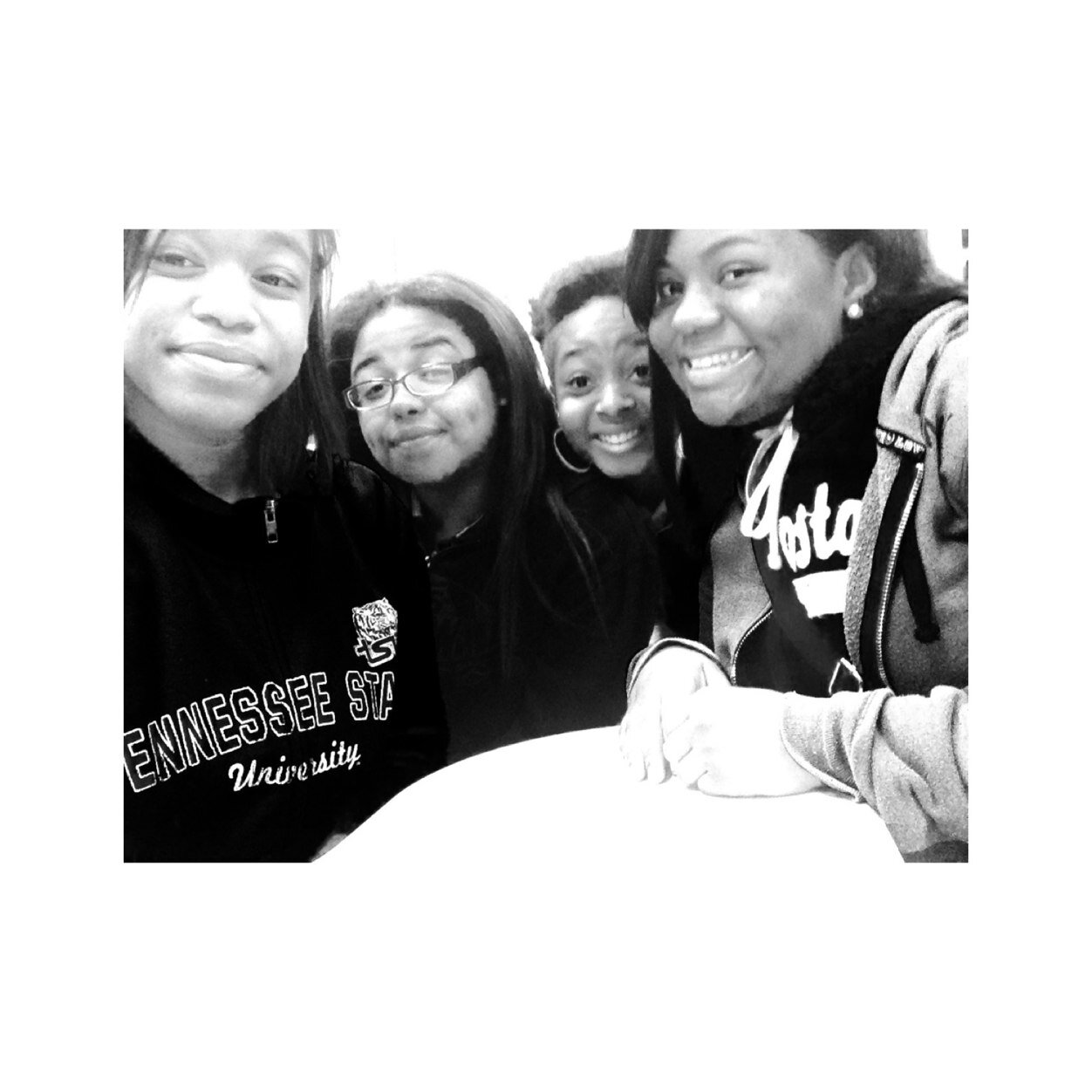 Follow me ! #Freshman @Antioch High ! 14 years old ! March 3 is the day ! Go follow my bestie @aye__Kimmy ! #Team Single !