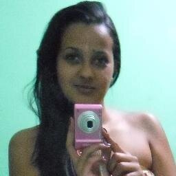amo ir a igreja e minha maior paixão e ouvir músicas..