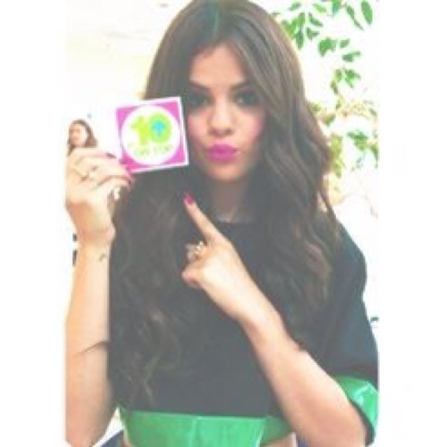 fixgomezz's profile picture. que grande a sua cabeça vou ate te chamar de selena