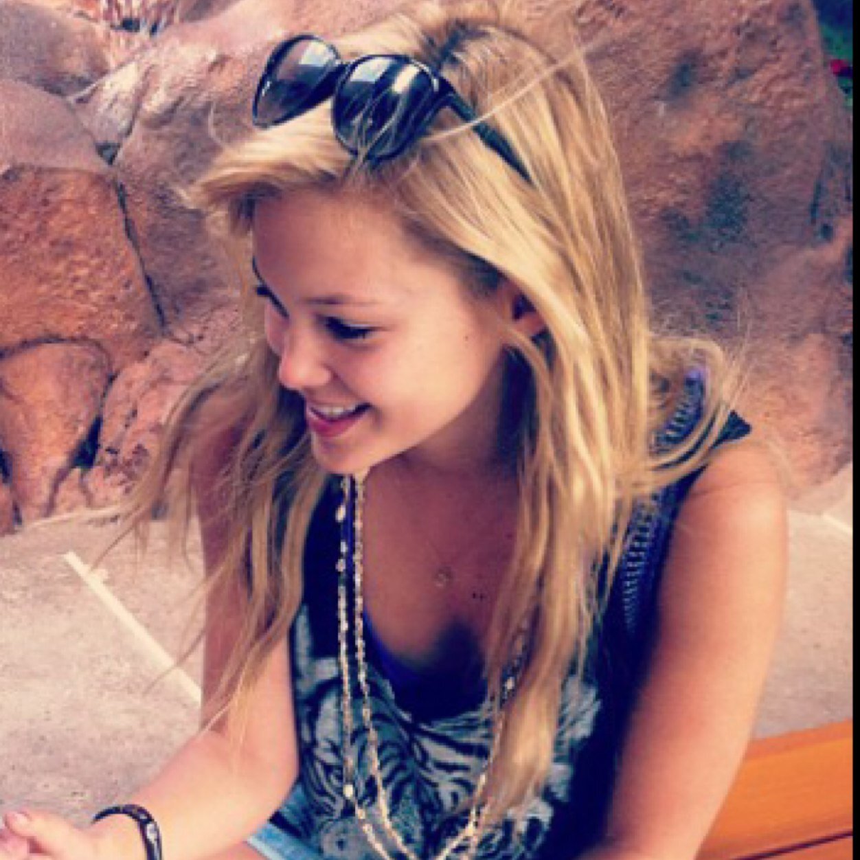 MariaMoonx's profile picture. My names Maria... I have older brothers named Austin & Adam. I am 15. I'm single! [RP]
