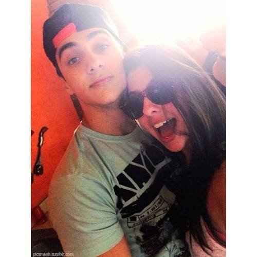 Mineira,16 anos, Namorando.Rock,Rap,Reggae, Onze:20 e Long são minhas paixoes ♥