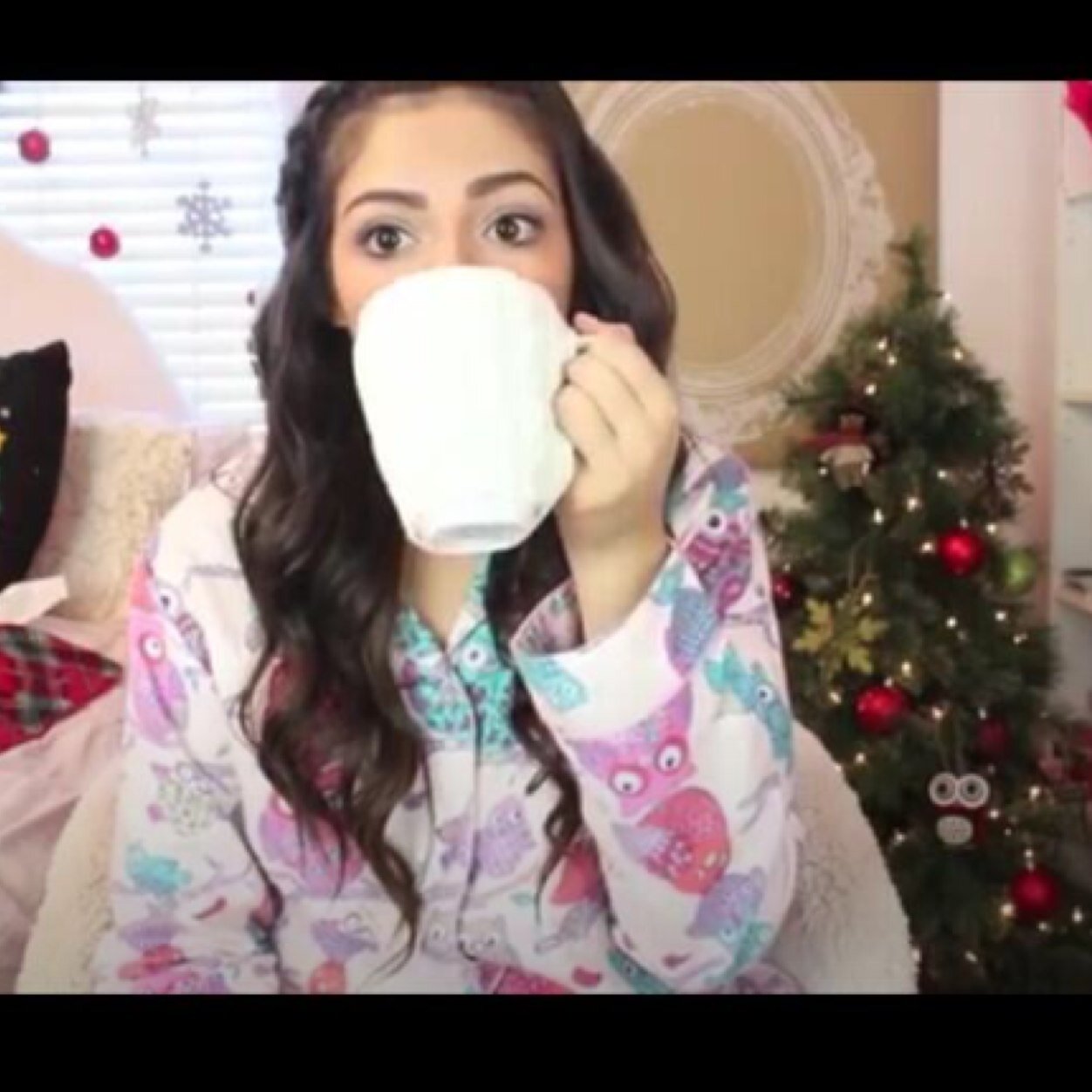 @macbarbie07 aka Bethany Mota is amazing. She's my inspiration and it's my dream to meet her. Ilysm.