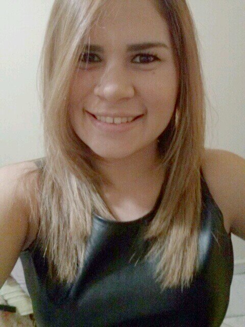 Brasileira , corintiana , leonina , 20 , decidida , pagodeira , curiosa , sonhadora .