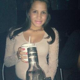 ♥ Es Tierna, BrOmista, Impursiva, Celosa, Loka, AmOrosa, Olvida LentO, Se Rie D' Nada,
& Es Una En Un MillOn ♥
#Esa Soy Yo'# ♥

 Bff ➦Ĵåvΐΐ ßåέŽ ☆