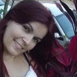 Alegre, divertida, amante del cine y de la naturaleza...