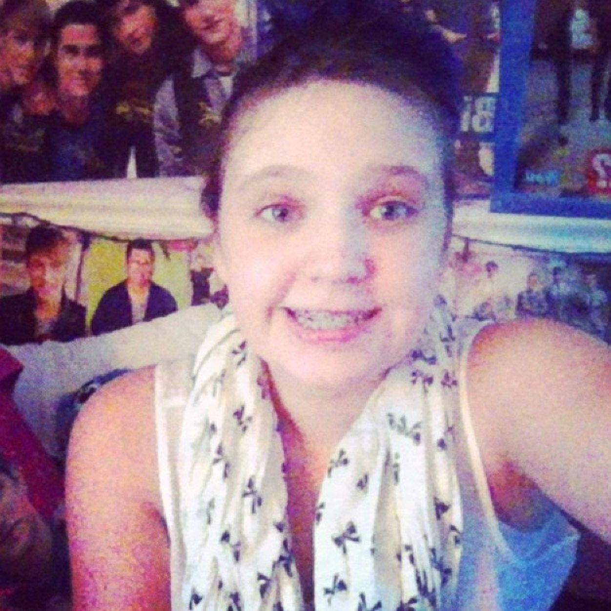 Connor Franta, Ricky Dillon, JennxPeen,Thatcherjoe,Rebaca Black, Kian Lawly,Jc Caylen, Trevor Moran and Sam Pottorff are my idols! I look up to them I love them