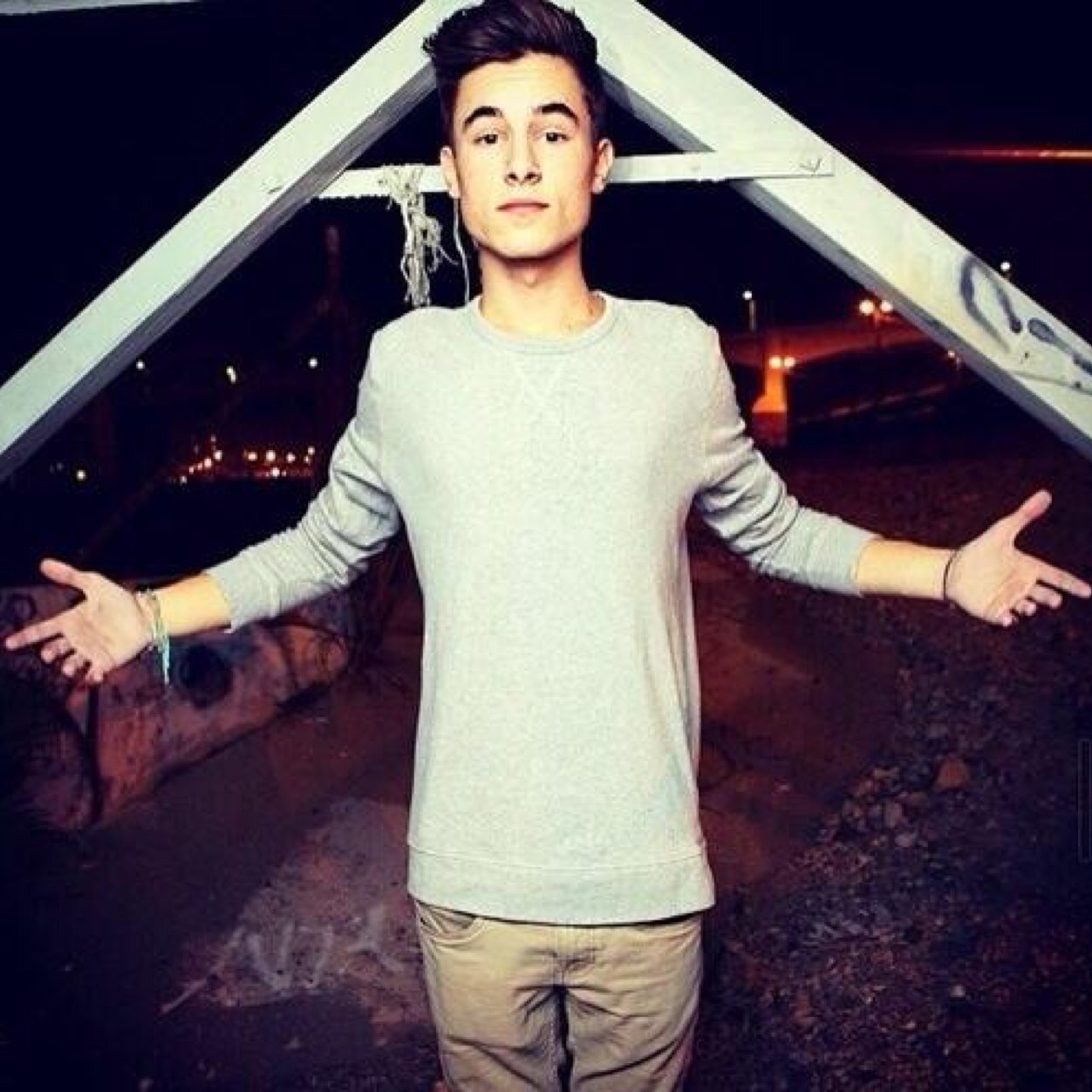 Kian_Lcwlcy's profile picture. I am Kian. I like to fuck shit up. Not the bad way but the good way. Yeah the good way. I want to fill this bio all the way up so how are you? I like powerade