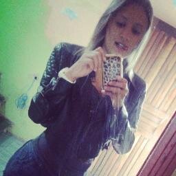Just an ordinary girl living in an extraordinary world *-*