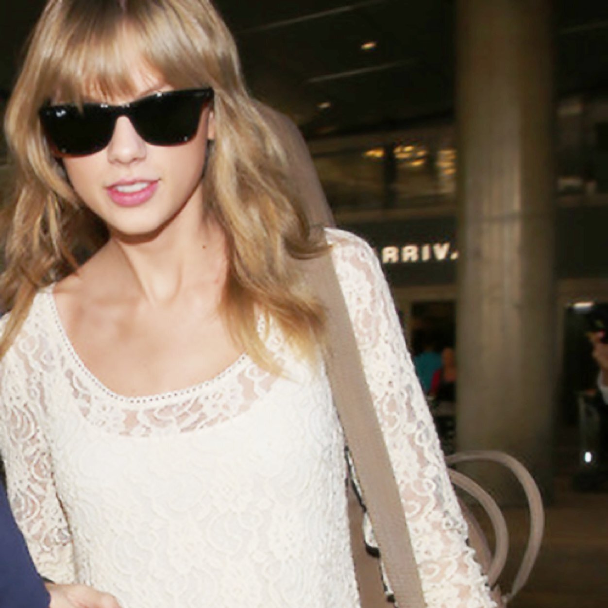 Hey, I'm Alyssa! #Swifty! ♥¹³ Who's Taylor Swift anyway? Eww. I'm a #countrygirl tweet me :) I follow back, just ask :)