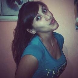 Soy como me vez;Loca,histérica,divertida,bipolar,te se escuchar,soy buena dando consejos~Y para que,ser una princesa, si no existe el príncipe azul~