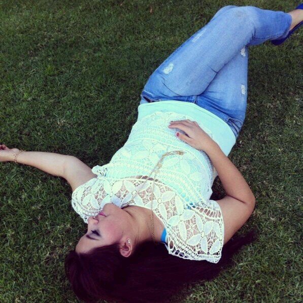 anaadeliz's profile picture. lo mejor que puedes llevar al salir de casa, es una sonrisa :D