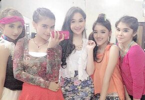 Parody of TheJohits DDS cc : @IsmiHidayatus @Fahira_8 @Awdia_kirana @Annisasalsa27