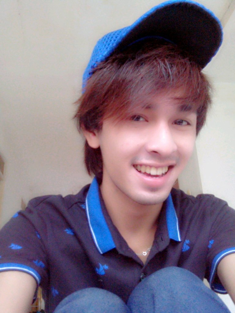 RafaelVolmand's profile picture. Hidup itu penuh dengan tantangan,, saat tantangan itu bisa diatasi, maka kebahagiaan pun semakin dekat