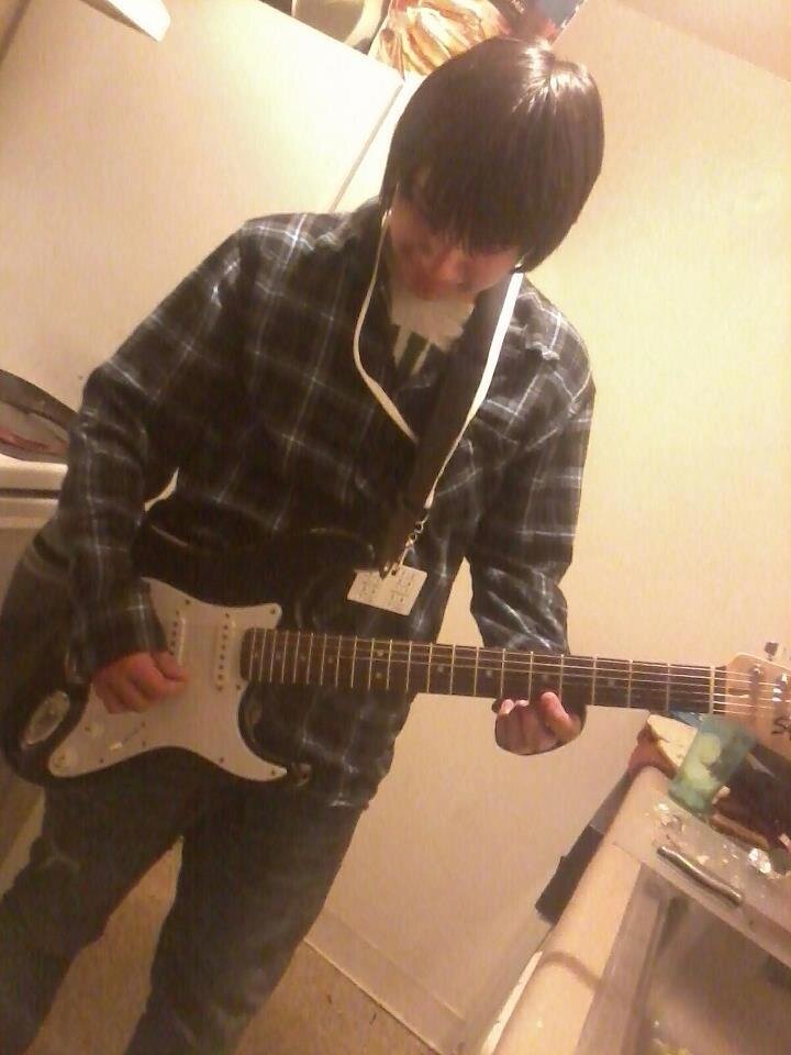 eddiebravo19's profile picture. guitarist, student , enduring the crusty world of swagfags without trying to be corrupted