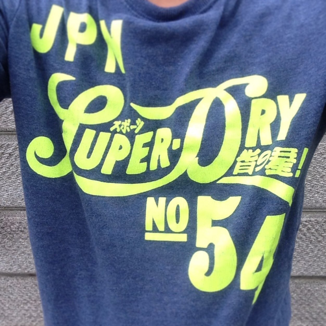 お風呂と車に屋根は要らないと思っています。 新しい物好きだけど、変わらない物も好き！       いつか、リップクリーム屋さんを開きたい！