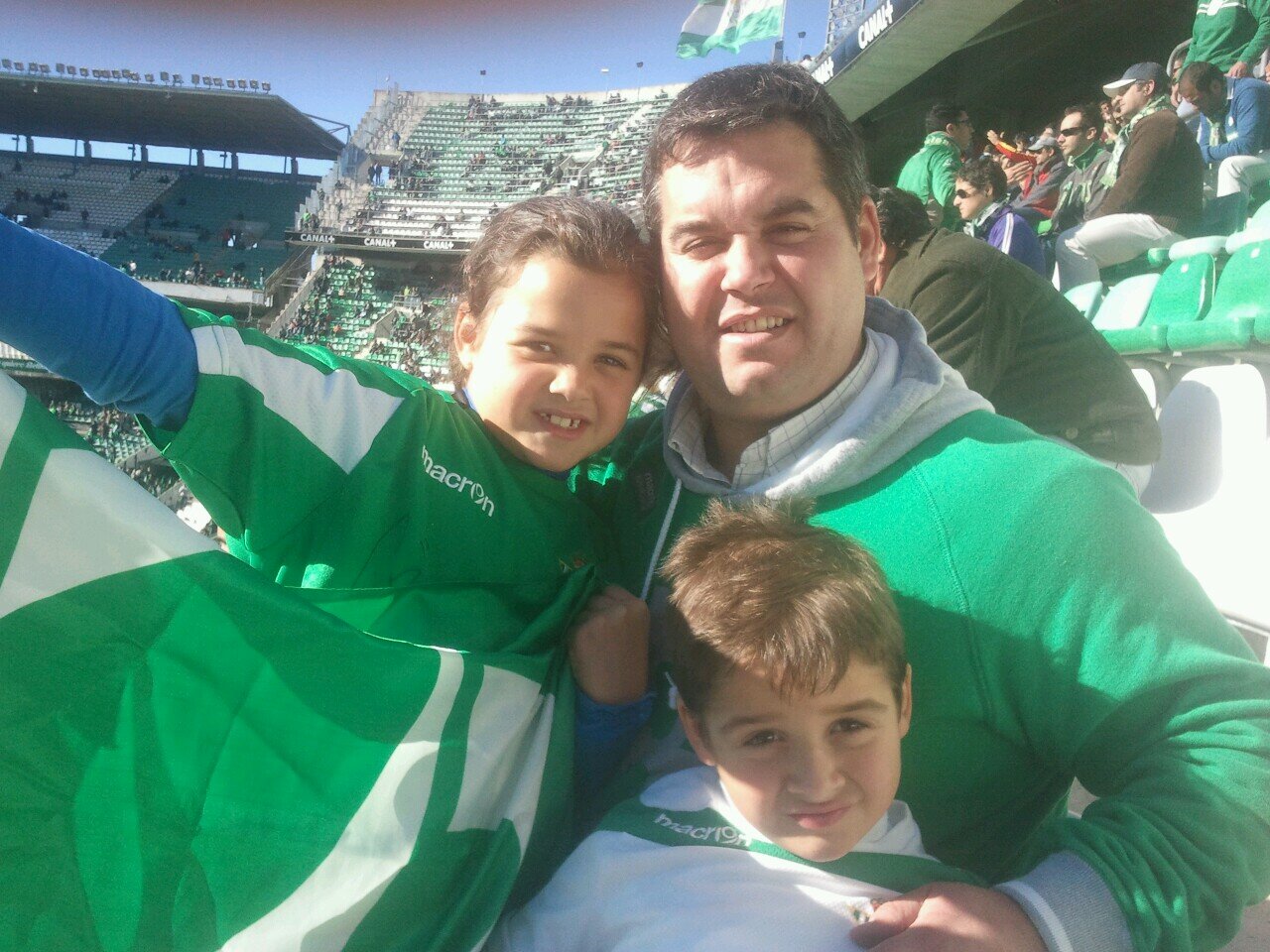 DEL REAL BETIS BALOMPIE HASTA LA MUERTE Y AMANTE DE LA GRAN FAMILIA Y AMIGOS QUE TENGO.