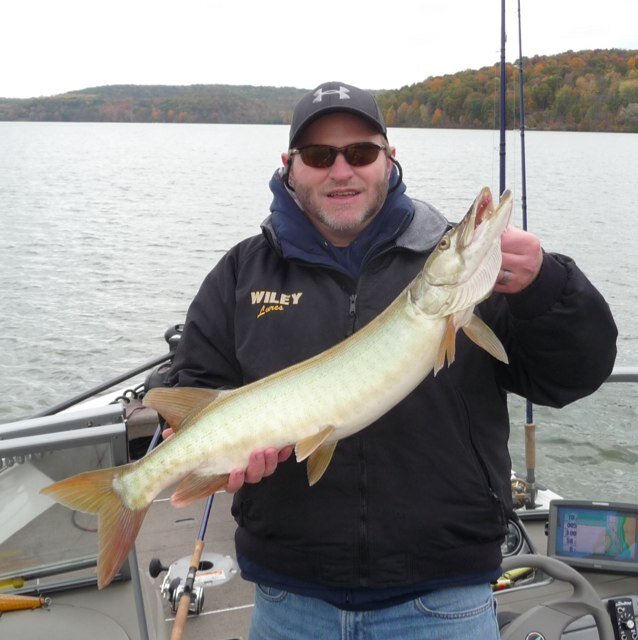 Live in ellwood city, love to deer hunt and muskie fish. Die hard steeler n pitt fan. Wife Michelle and son Mikey.