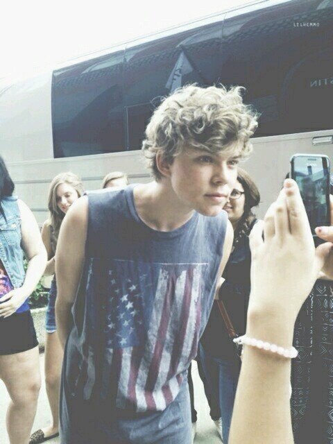 Free follow from @theyaremycure_ , please follow me there! ♡