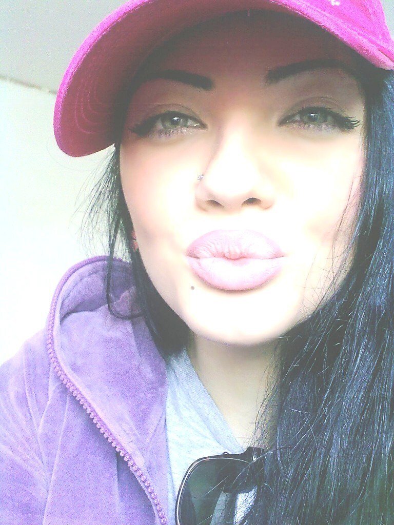 KimThenet's profile picture. I text you. You don't text back. I feel stupid.