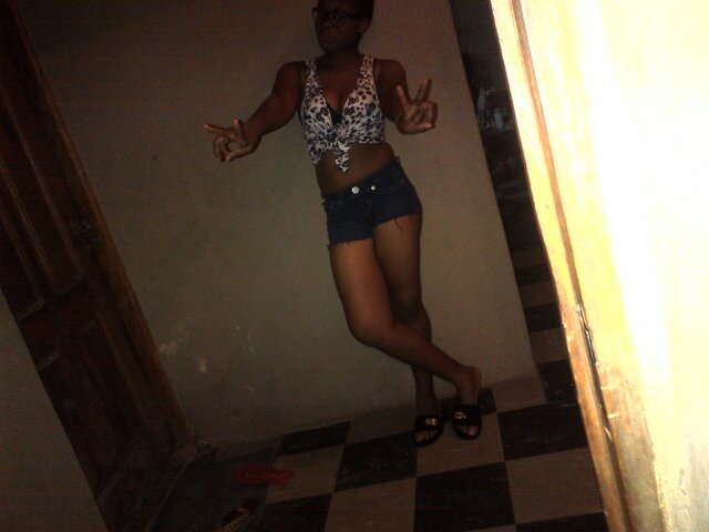 M fwesh,preety,sexy nd sharp...i luv hanging around wif guys(cute)...Ama fan of Future,lil tunechi,Nicki,J.b...4 mre jst ffl