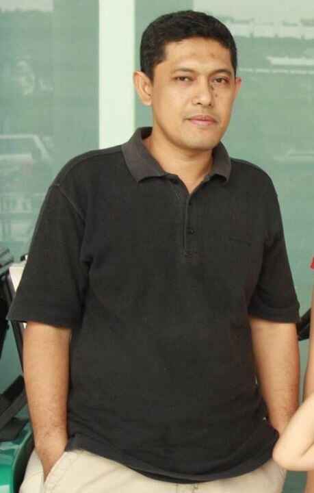 pribadi yang menyenangkan dan hangat, pekerja keras, memiliki kehidupan yang stabil