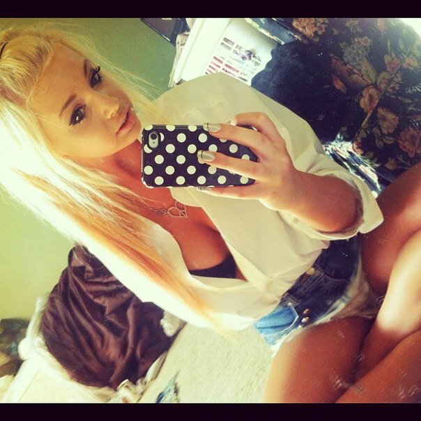 CaroOakes's profile picture. Don't fuck with her feelings bro.