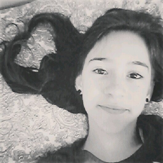 Você pode me amar, você nem mesmo me conhece,
 Mas eu posso sentir você chorando -Diana ♛