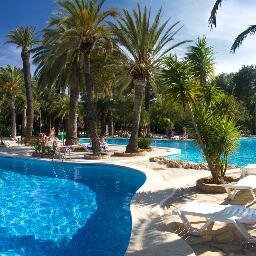 24 hectáreas de vegetación mediterránea y subtropical en una playa de arena fina. Parcelas de camping y Mobilhomes. Animacion  sin descanso.