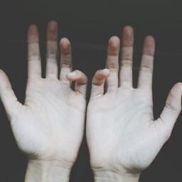 ~Sembra facile voltare pagina o dire che il tempo risana le ferite, ma le cicatrici restano e le pagine scritte rimangono.~