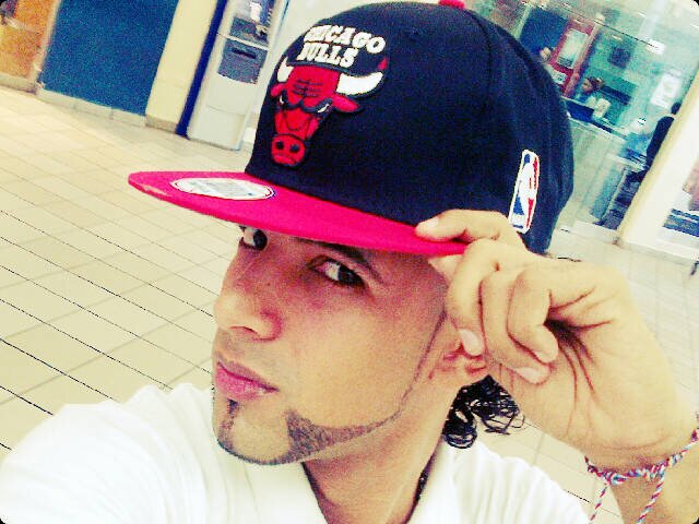 Artista cantante y escritor de música urbana...((YO AMO A REPUBLICA DOMINICANA))contacto: pin:29B7ED2A facebook: eury hernandez vargas celular: #8294680851