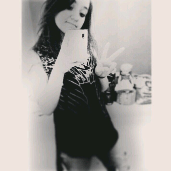 heey and hey hey ៛₹ amo minha familia, amo meus amigos.. quem se importa?