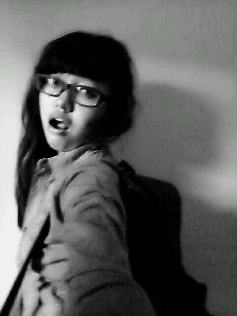 penyuka boneka kodok | berkacamata | ♥red | midwifery SMB'13 | ♥Allah | ♥Dad & Mom | ♥sister | ♥@Kevinlukeee