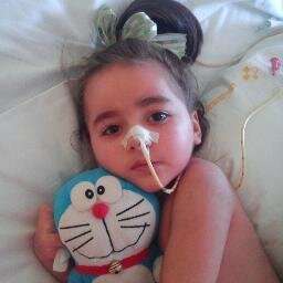Con 5 años Miriam sufre daño cerebral severo por una parada cardio-respiratoria el 17 de Junio del 2013.
Conoce su historia en su blog.