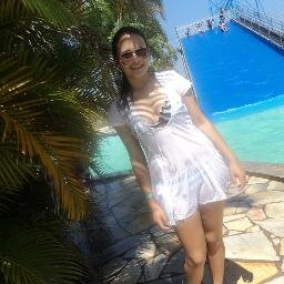 Eu, Ri, bebi, cresci, evolui, me iludi, me fudi, mas não morri. Eu beijei, sonhei, errei, me decepcionei, apaixonei, mudei, enfim eu vivi.