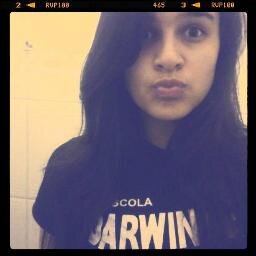 Mee seguee,@Irmanzinha_Ccb  ? Sigo de volta Beijos. (: