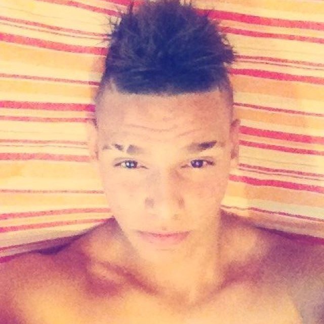 #Les Gens Disent ... Les Gens disent .... Les gens Disent ....#Mais Jl'es EMMERDE Tu cé !! ♦ ○ ♠ ∞ #TeamFollowBack ∞ #TeamUnfollowback ∞ Quentin.Belfort@live.fr